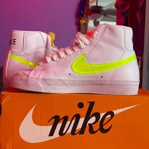 W Blazer’s mid 77 ESS